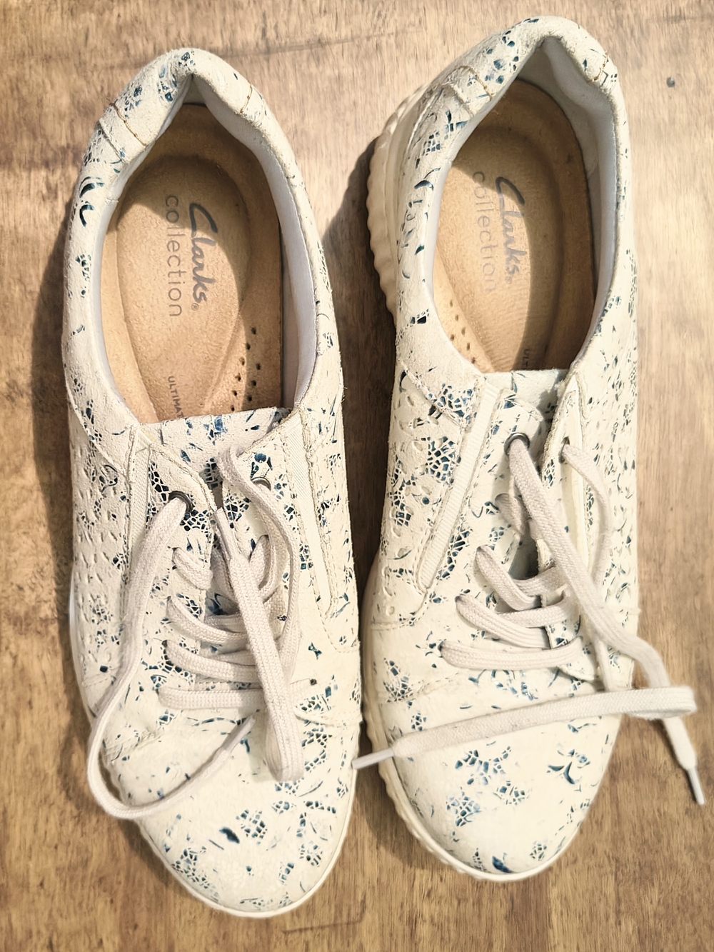 Clarks Collection Women's Cream Floral Lace-Up Sneakers Size 10